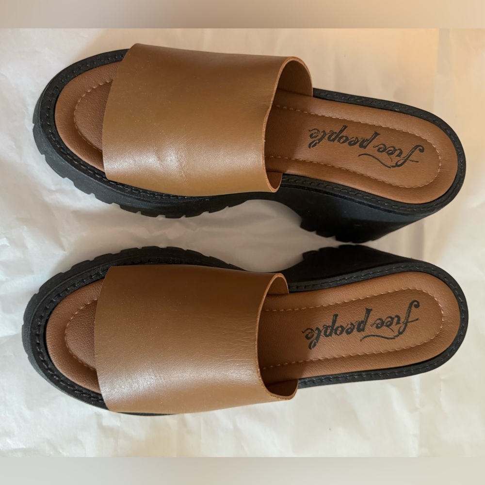 NWOT Free People sandals, size 8